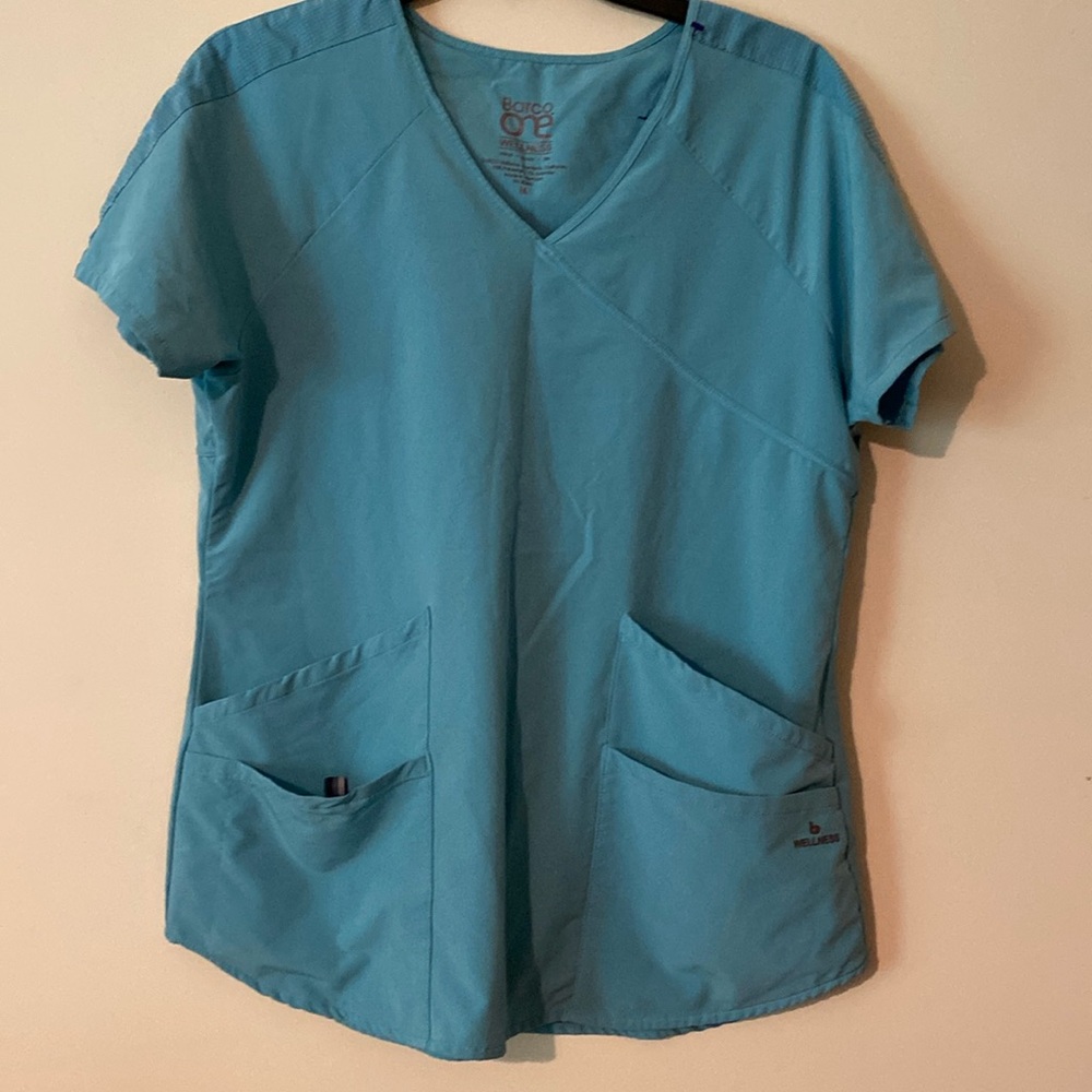 Barco ONE wellness scrub top 4-pocket surplice raglan top aqua Medium